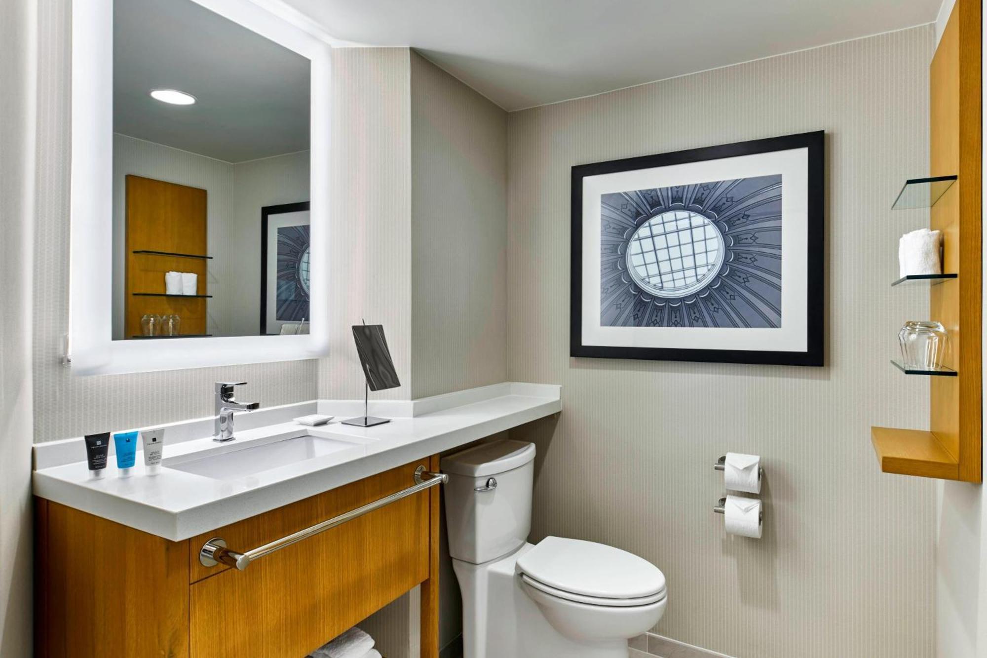 Delta Hotels By Marriott Richmond Downtown Екстер'єр фото