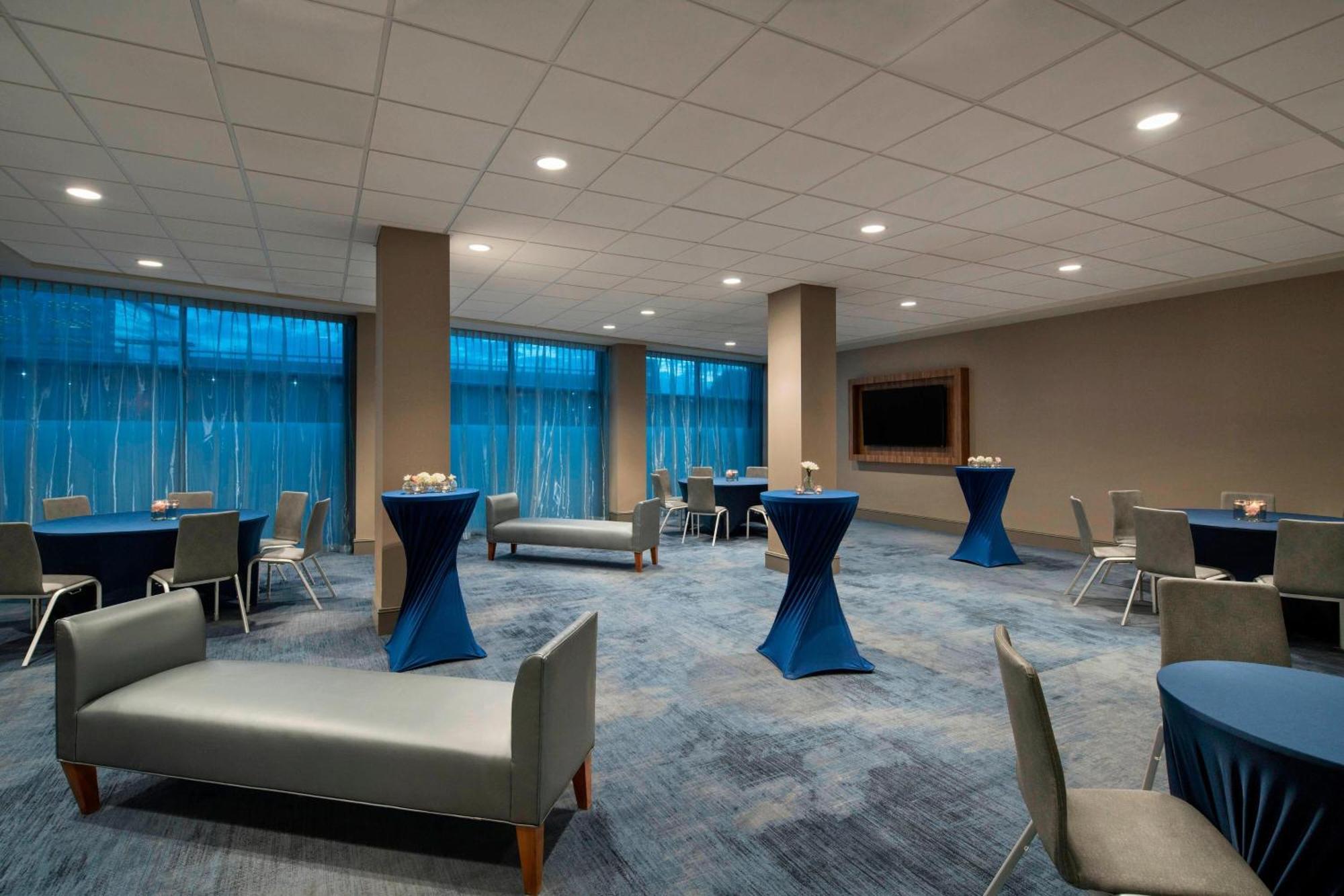 Delta Hotels By Marriott Richmond Downtown Екстер'єр фото